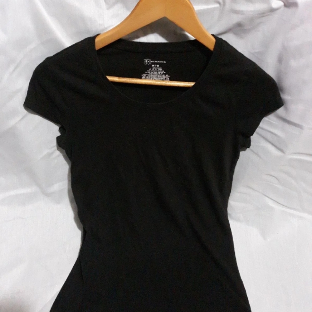 Black short sleeve shirt